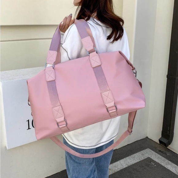 Waterproof weekend getaway bag - Picture 3 of 5